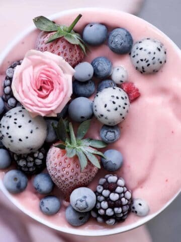 frosty Vegan strawberry smoothie bowl
