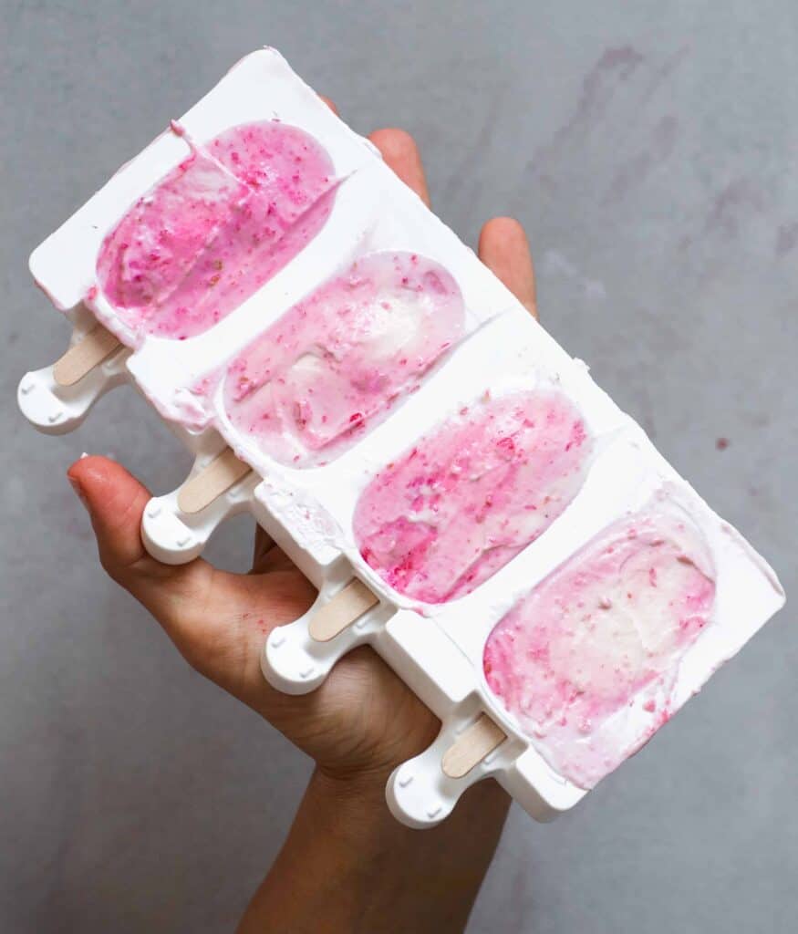 ice lollies mould with yogurt