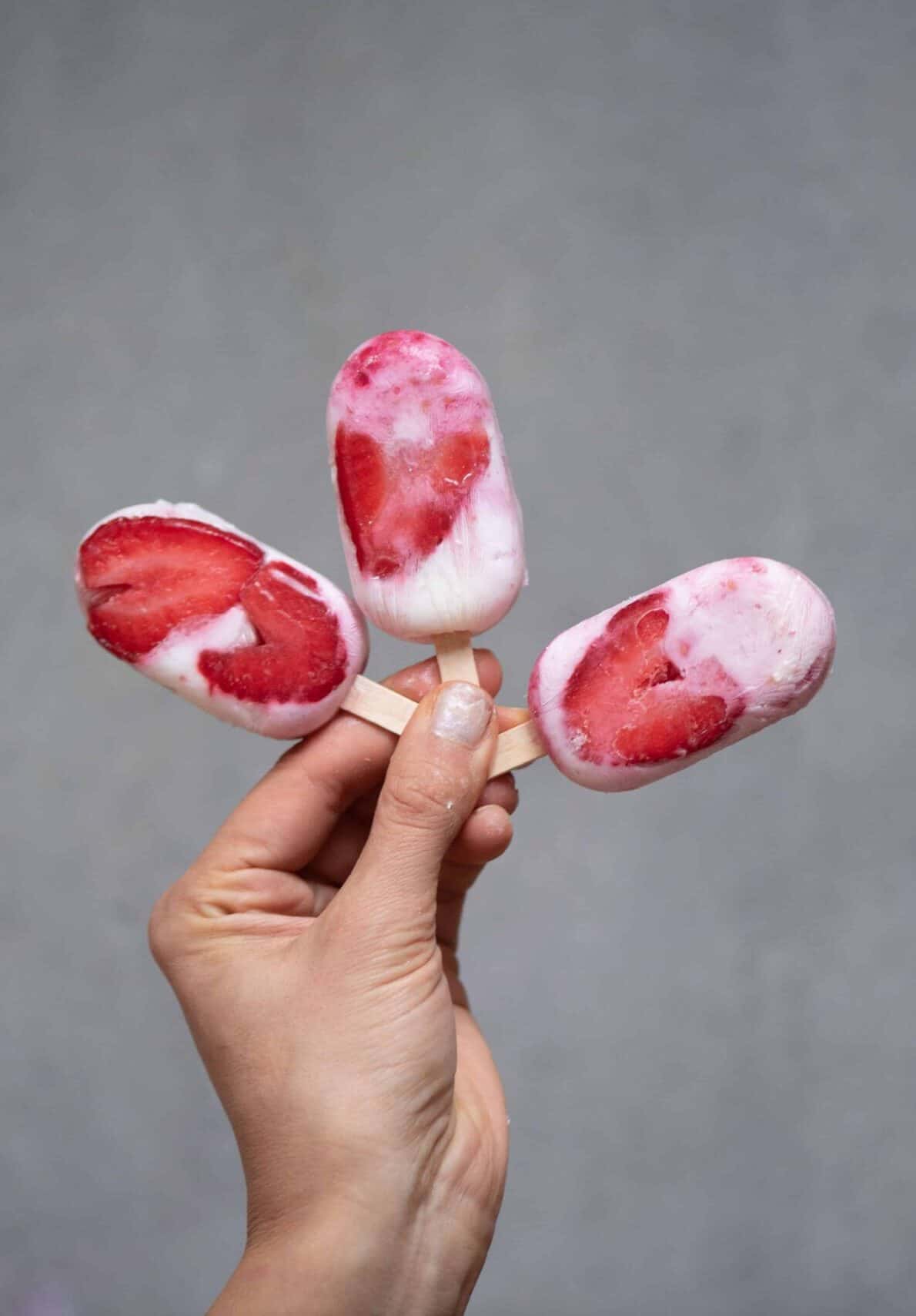ice lollies with strawberries