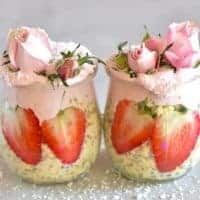Overnight oats with strawberries