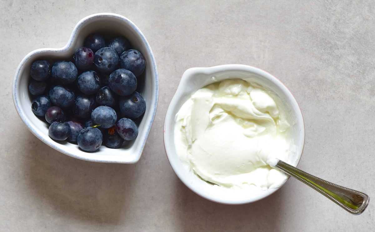 Blueberries and yogurt