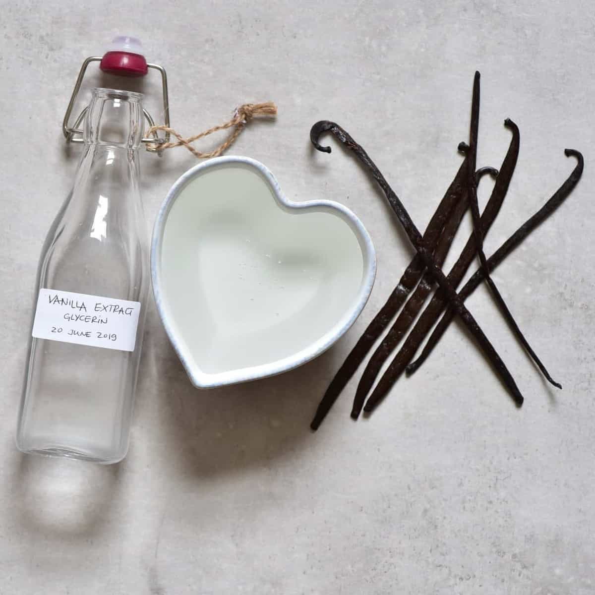 5 minute Two Ingredient simple DIY Vanilla Extract