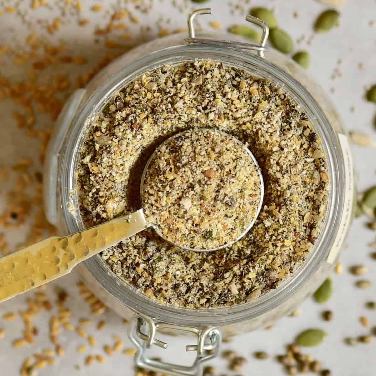 diy homemade 5-seed vegan protein powder/ blend with hemp seeds, pumpkin seeds, linseed, sunflower seeds and pumpkin seeds.