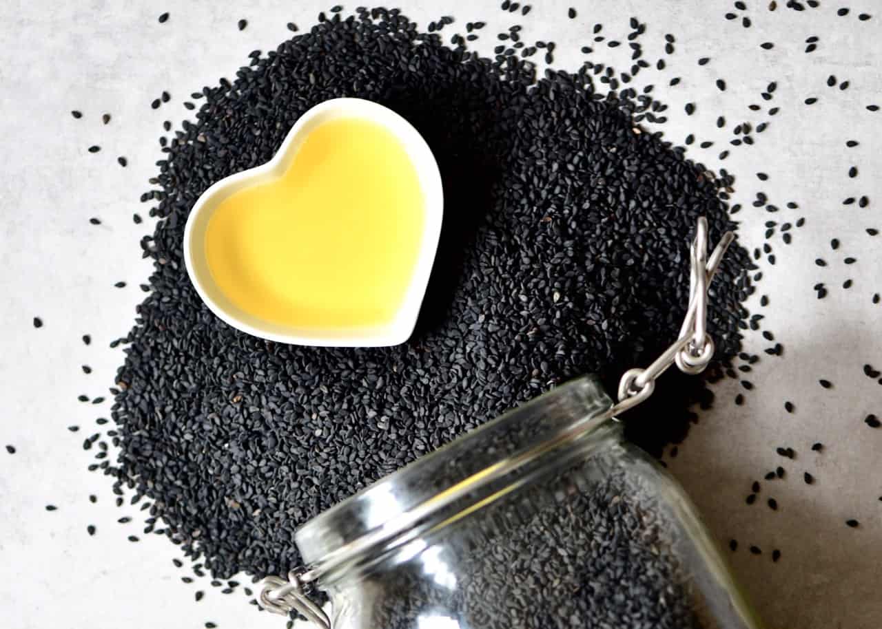 pasta de sésamo negra casera de dos ingredientes. pasta de sésamo vegana y sin gluten