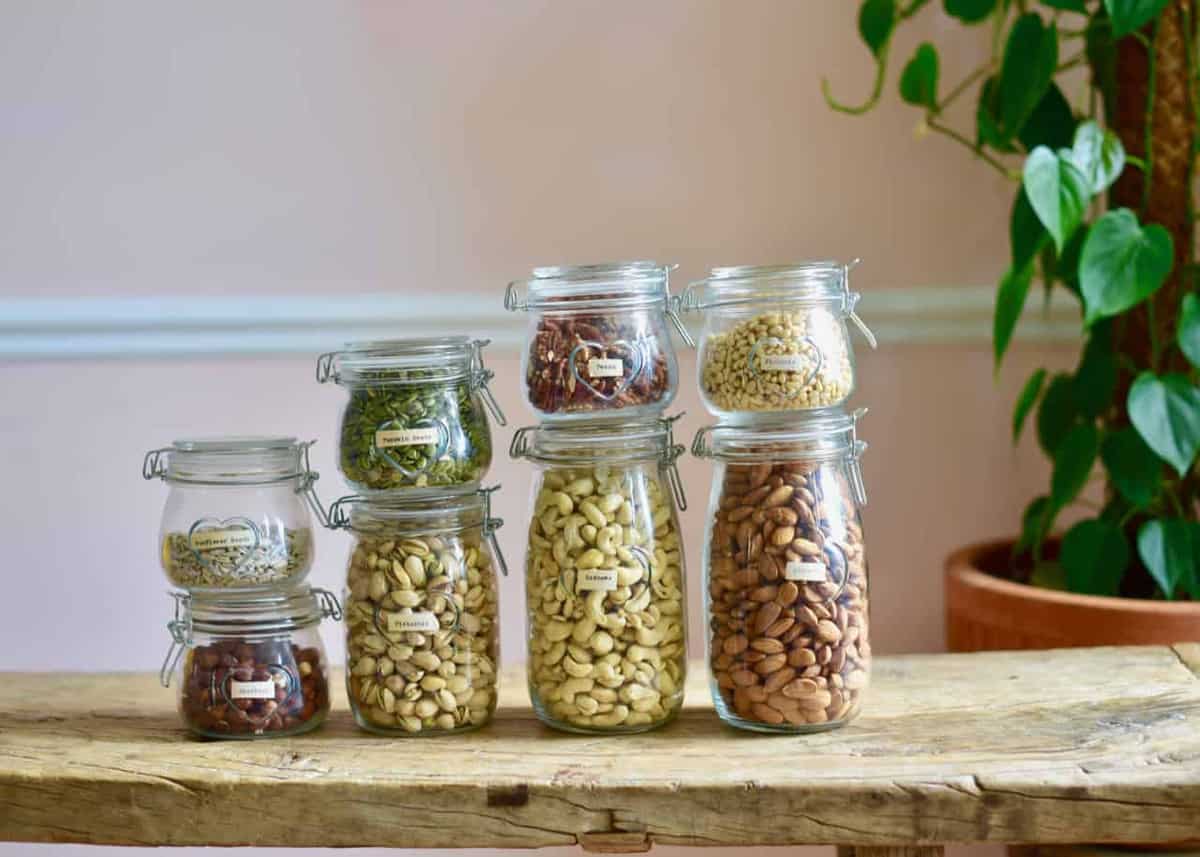 How to store nuts in jars. plastic-free