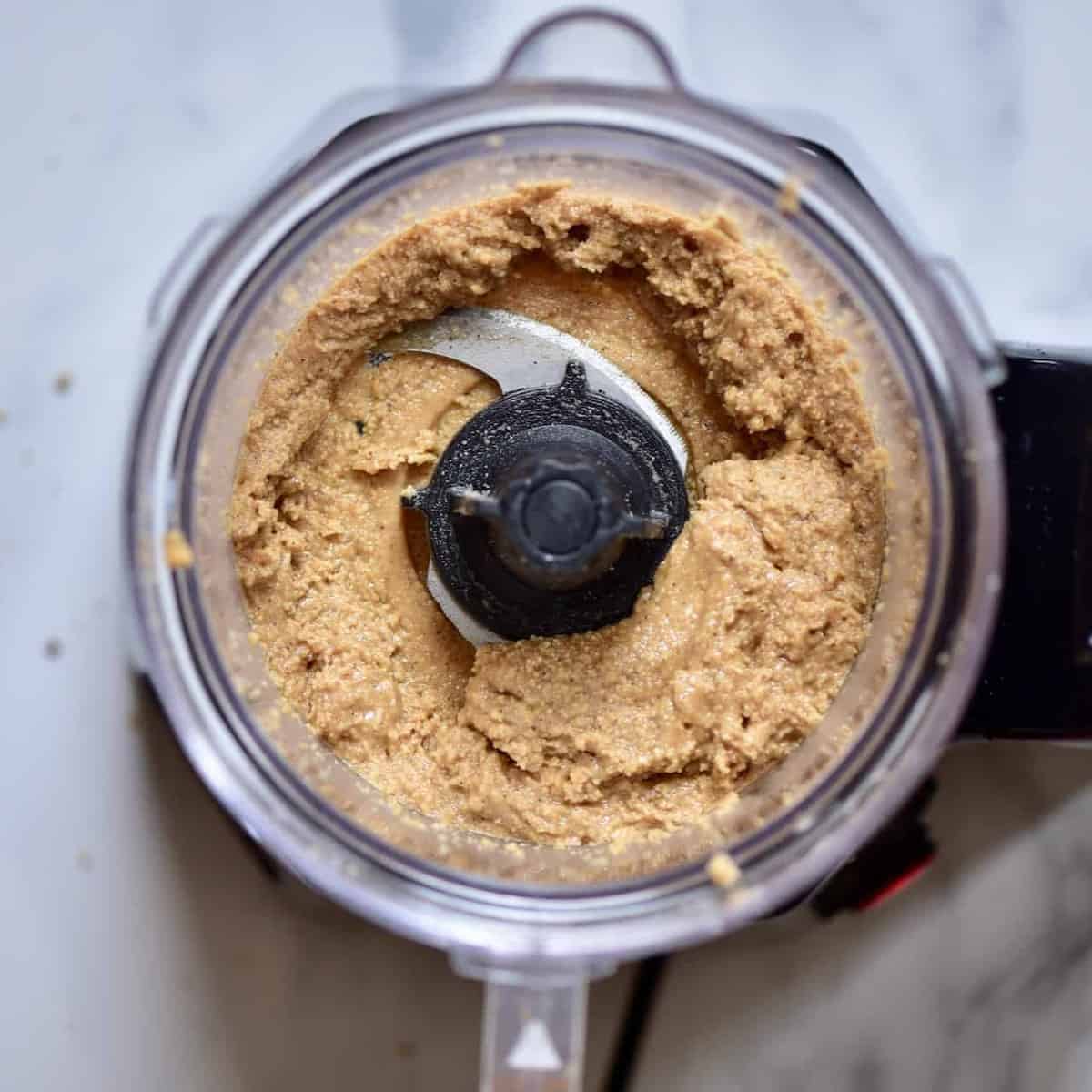 A delicious, Vegan one ingredient homemade brazil nut butter recipe with flavoured brazil nut butter options, health benefits of brazil nuts and brazil nut butter uses!