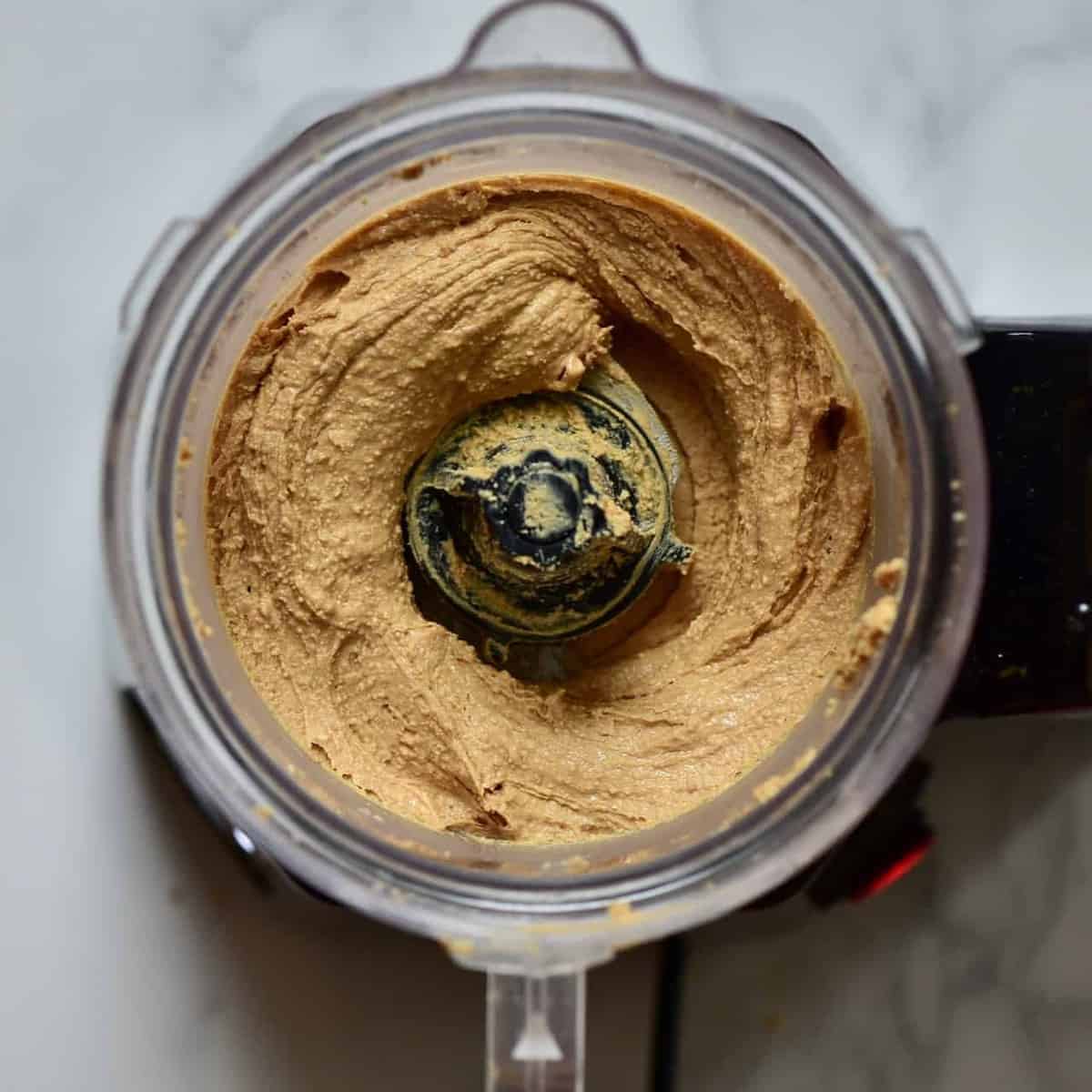 Delicious one inredinet homemade cashew butter recipe . Inlcuding flavoured cashew butter options as well as how to use cashew butter 
