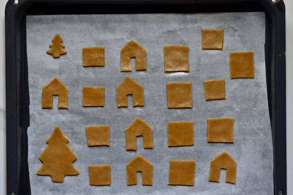 How to make a Gingerbread Mini House for a gingerbread mug topper or cupcake topper. 