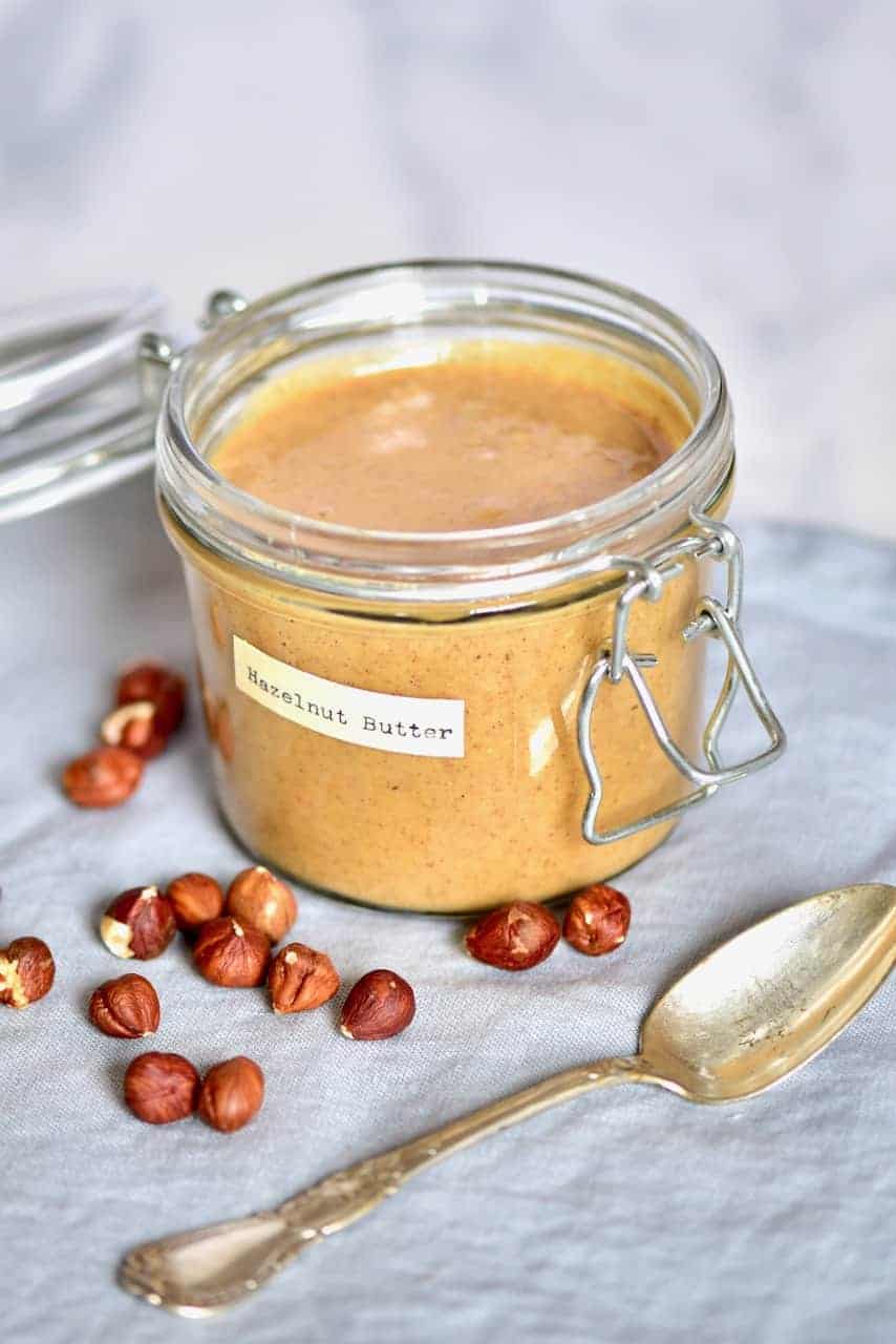 A delicious ONE ingredient homemade hazelnut butter recipe with flavoured hazelnut butter options, health benefits of hazelnuts & hazelnut butter uses! 