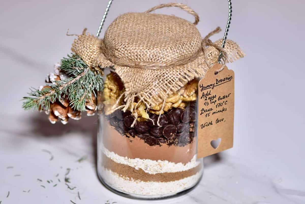 A lovely gluten free Christmas gift brownie in a jar. A cheap edible Christmas gift option that can easily be made in advance and Veganised.