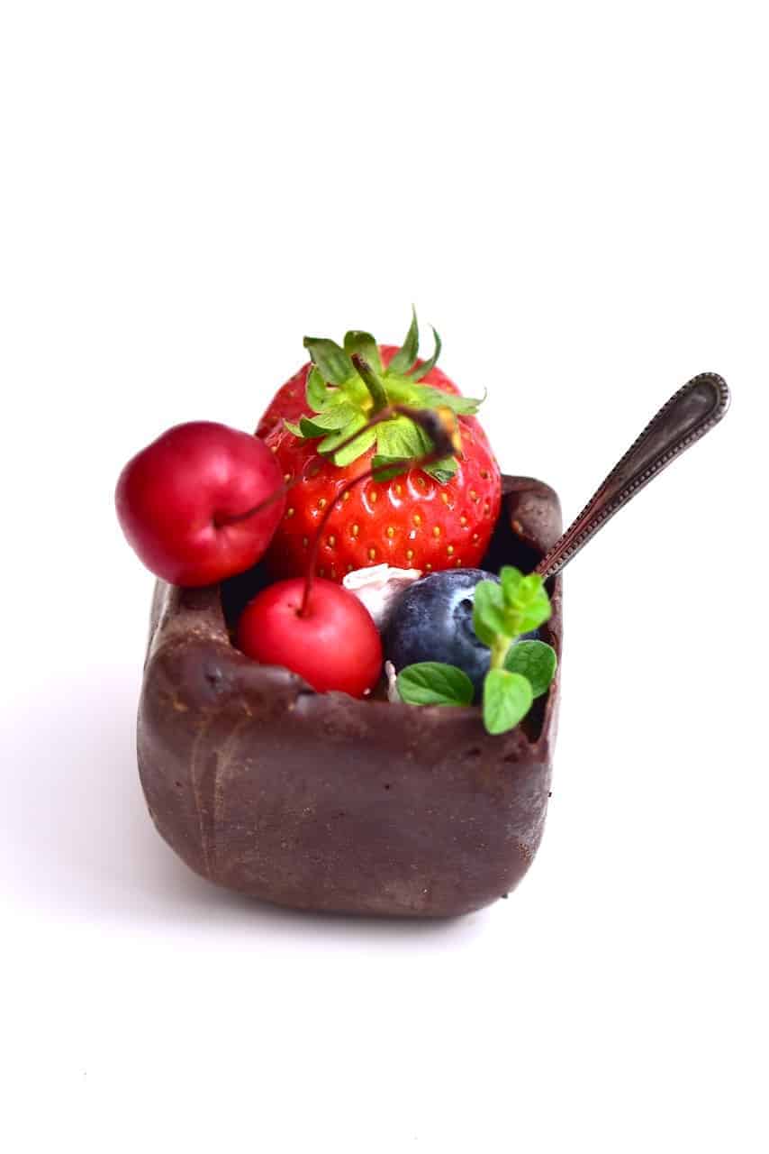 This Vegan Avocado Chocolate Mousse can be served in cups or as truffles with fresh fruit and nuts, and are a delicious vegan treat for a romantic date or simply to impress!