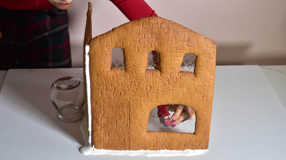 how to make gingerbread house windows with gelatin sheets