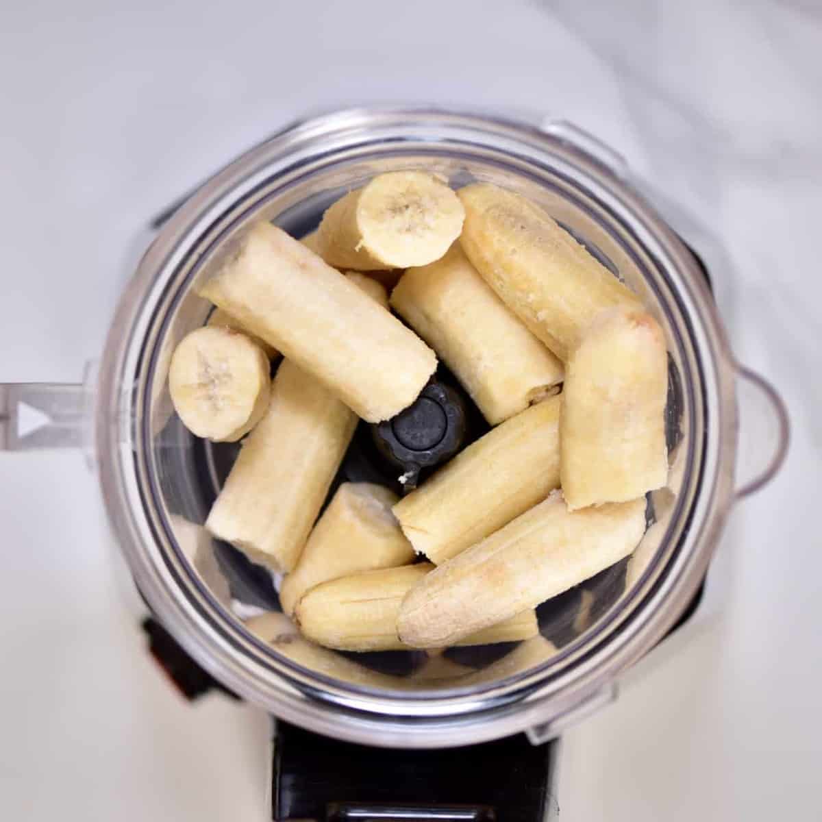 blending bananas to make a delicious nicecream recipe