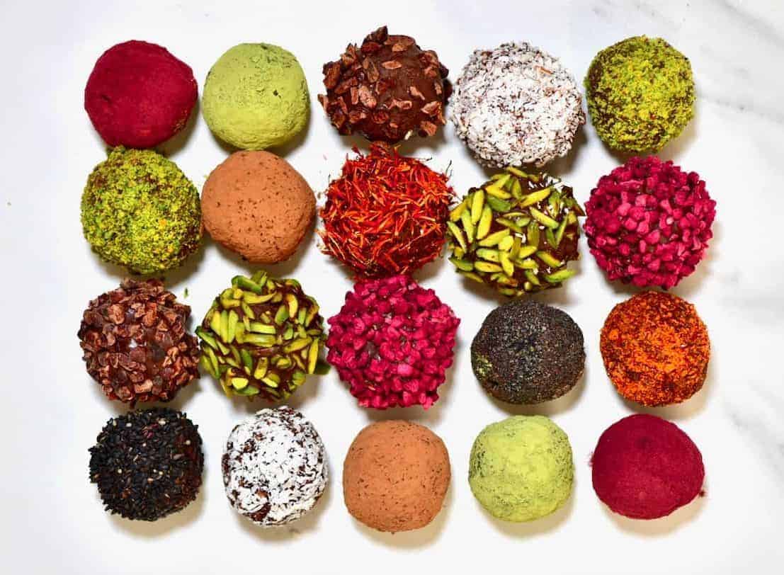 This cacao & almond protein balls recipe is a quick & simple healthy energy balls snack. With just a few minutes and clean ingredients, you can learn how to make a delicious batch of no bake protein balls.