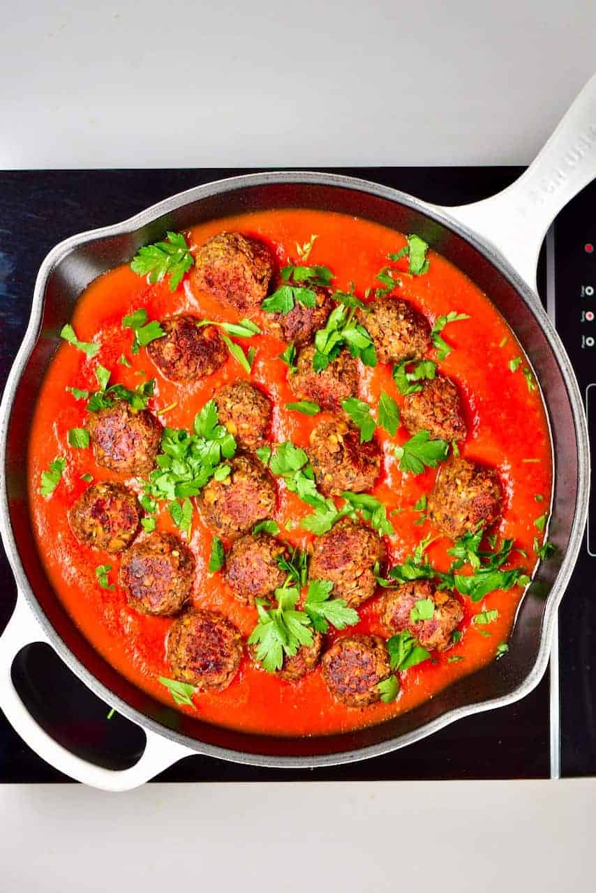 Lentil meatballs with parsley in tomato sauce