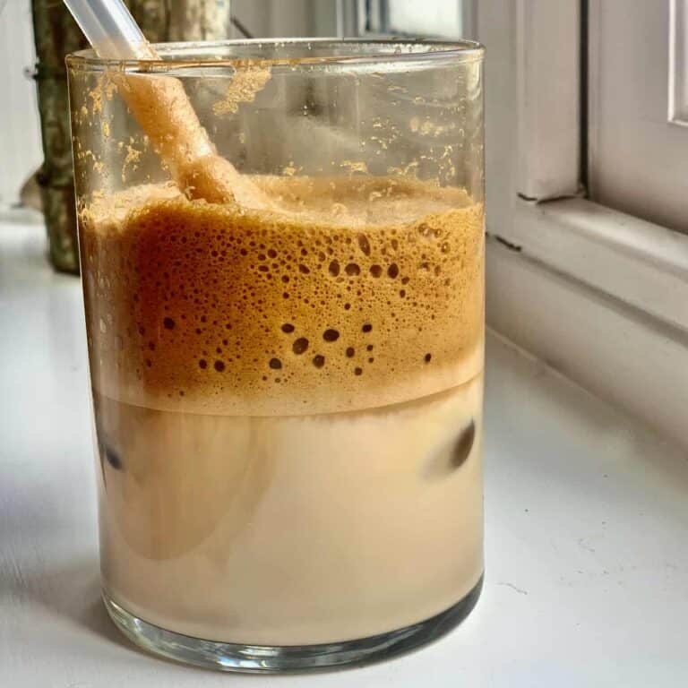 Simple Homemade Frothy Dalgona Latte (whipped coffee