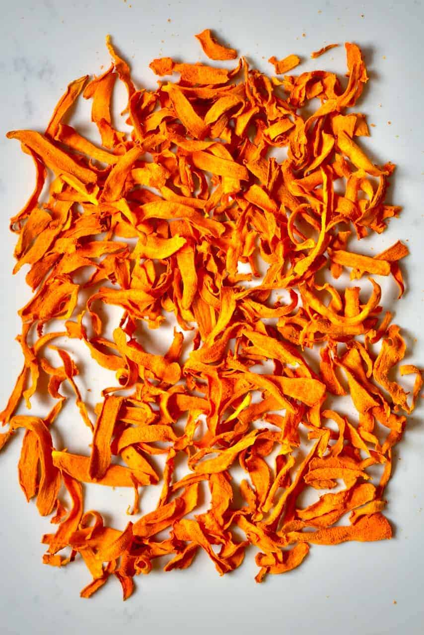 Dehydrated turmeric slices