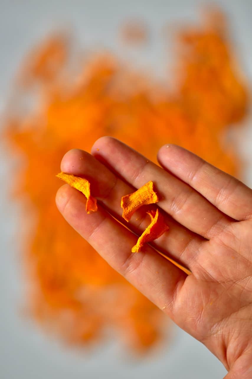 Dehydrated turmeric slices