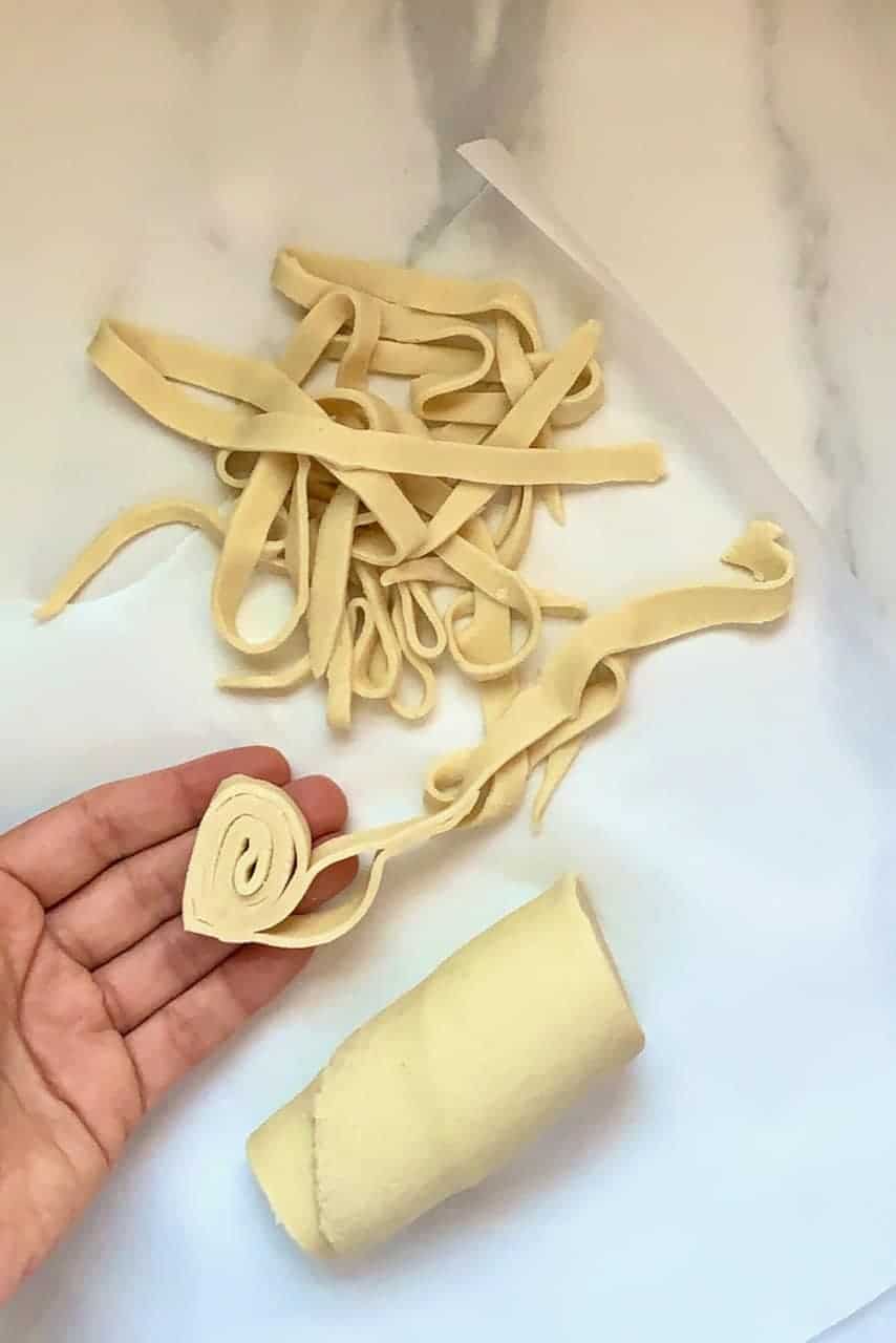 Slicing pasta dough