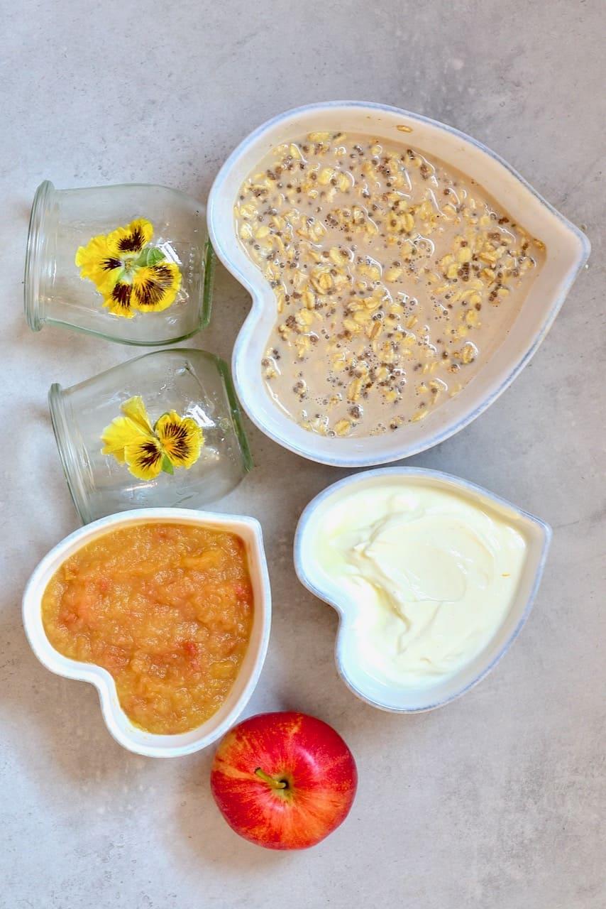 Ingredients for Apple Pie overnight oats