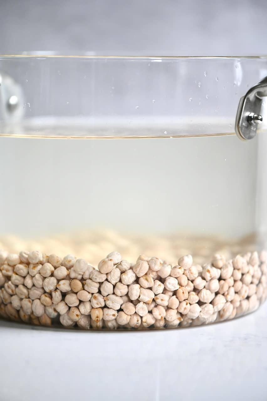 Soaking chickpeas in a pot