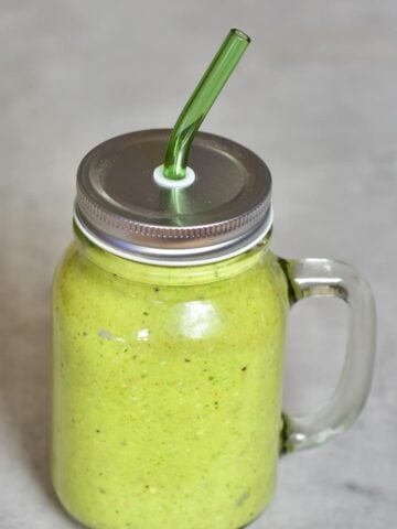 Green smoothie in a jar