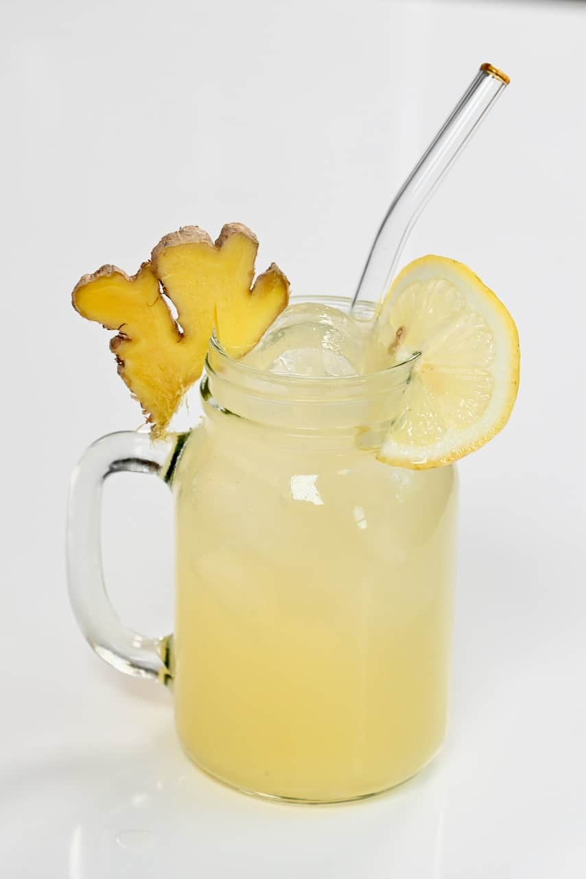 Ginger Lemonade with ginger and lemon slices