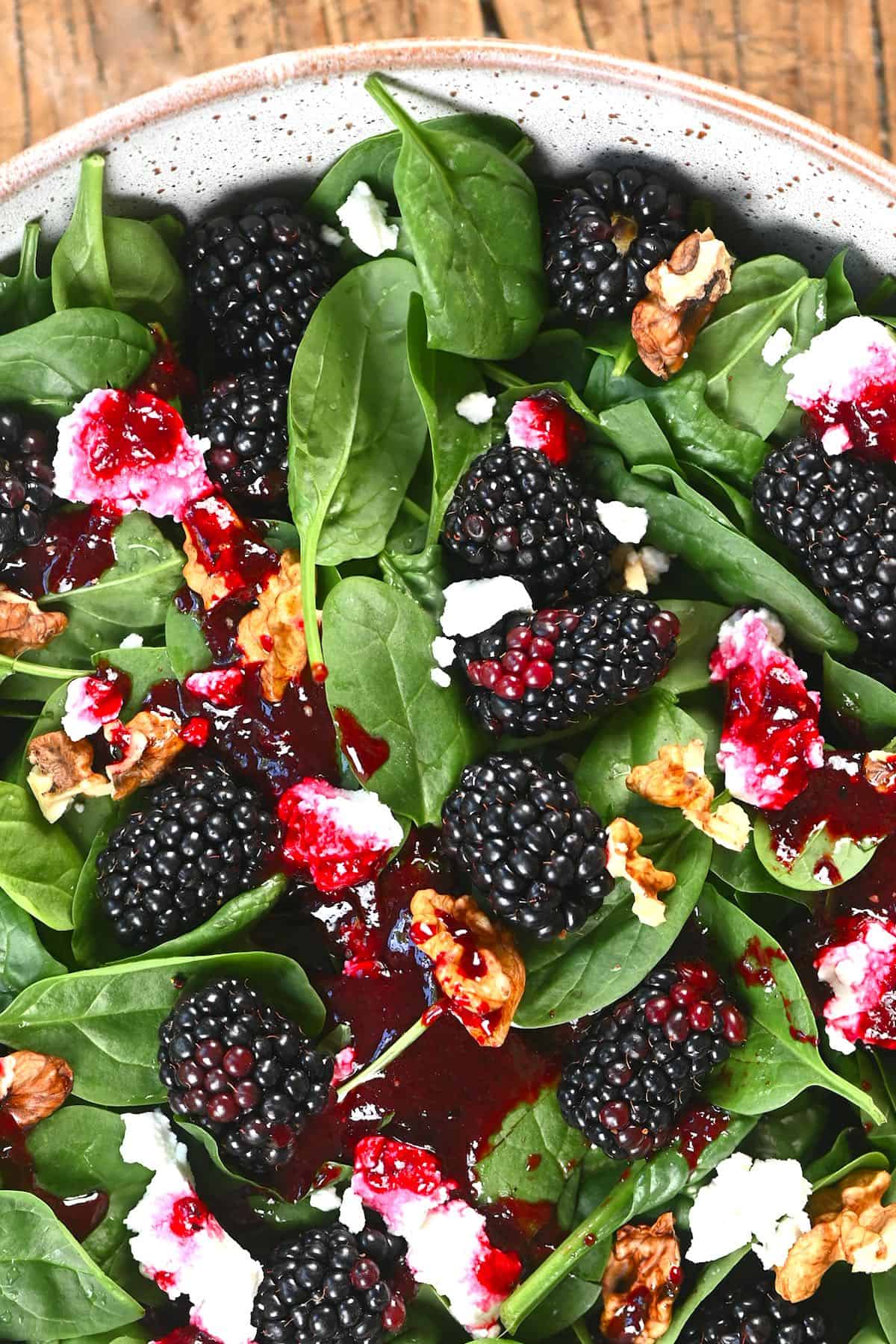 Blackberry Salad with spinach and goats cheese