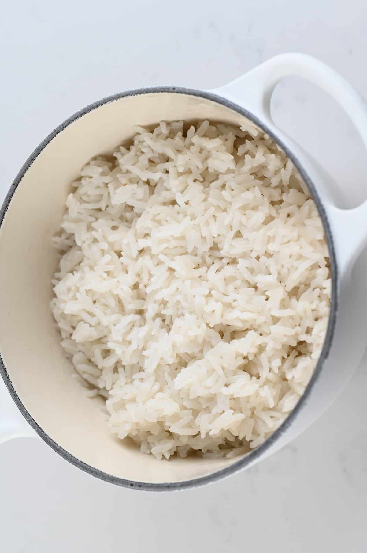Fluffed up rice in a pot