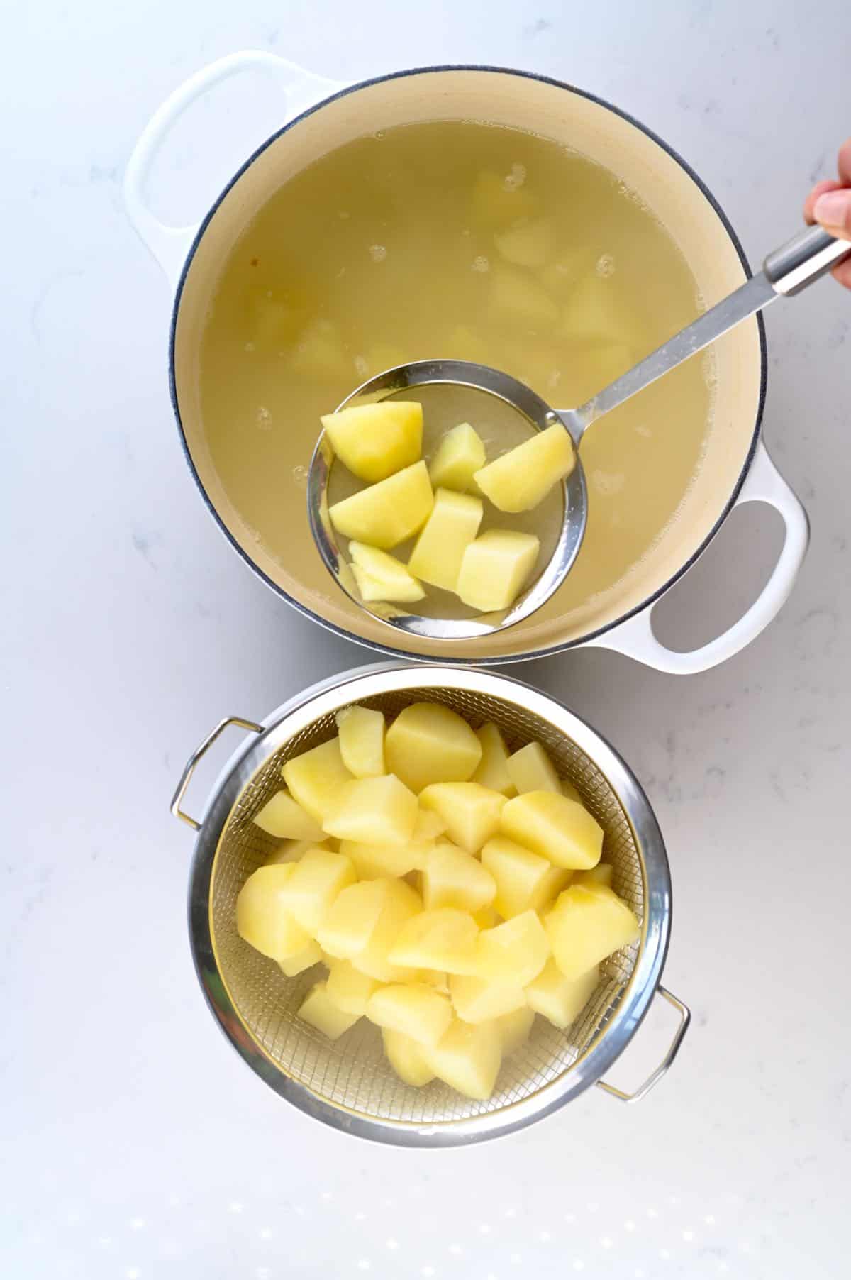 Draining boiled potatoes
