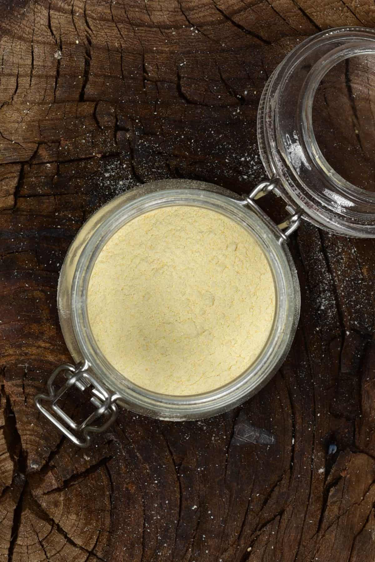 Garlic powder in a jar