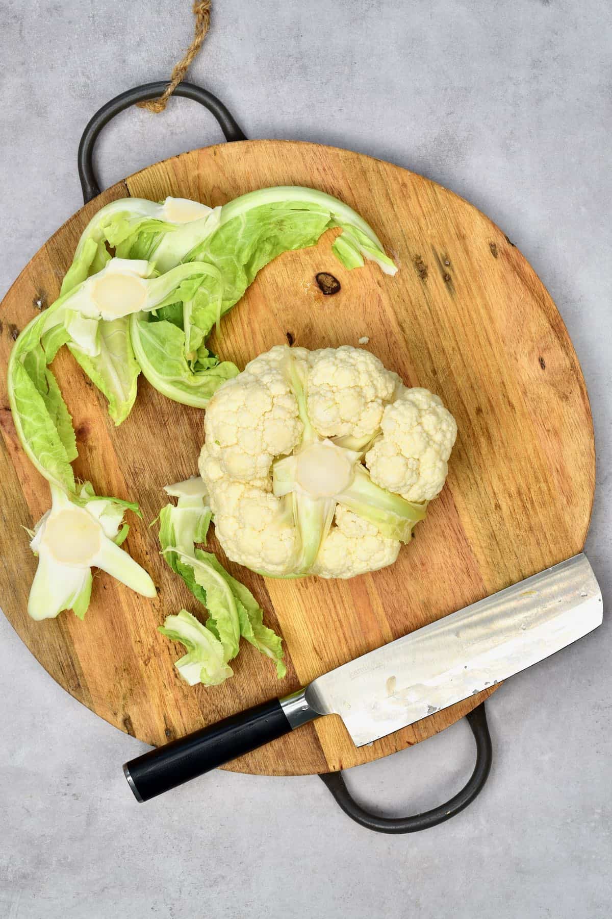 Removing leaves from a cauliflower head