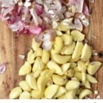 Peeled garlic cloves and the skin on the side
