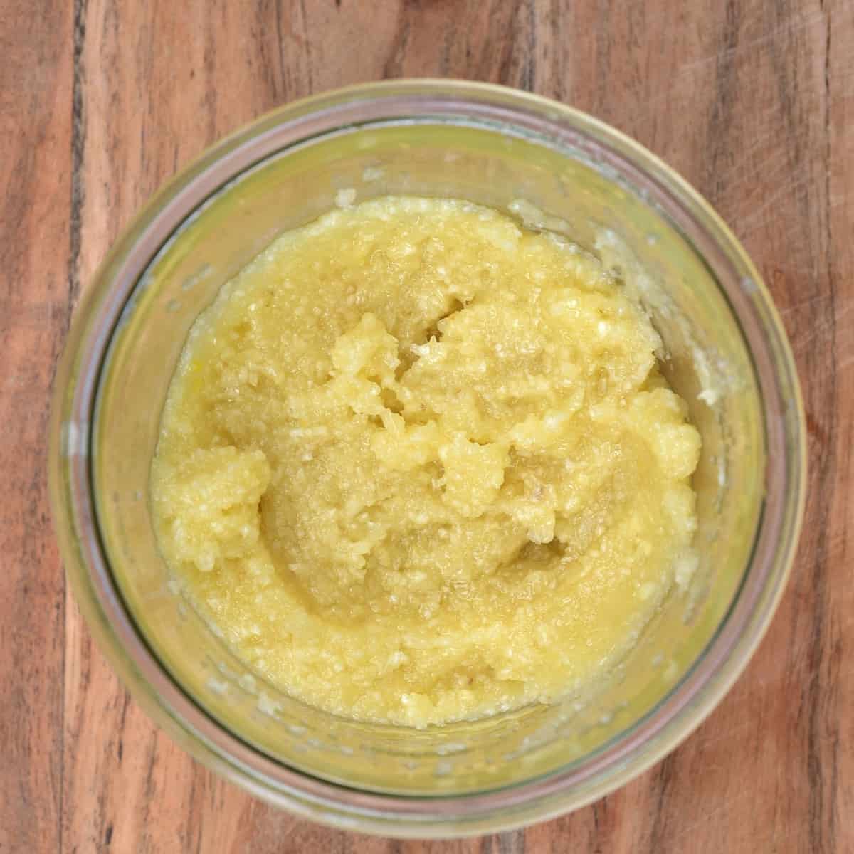 https://www.alphafoodie.com/wp-content/uploads/2021/02/How-to-make-Garlic-Paste-1-of-1.jpeg
