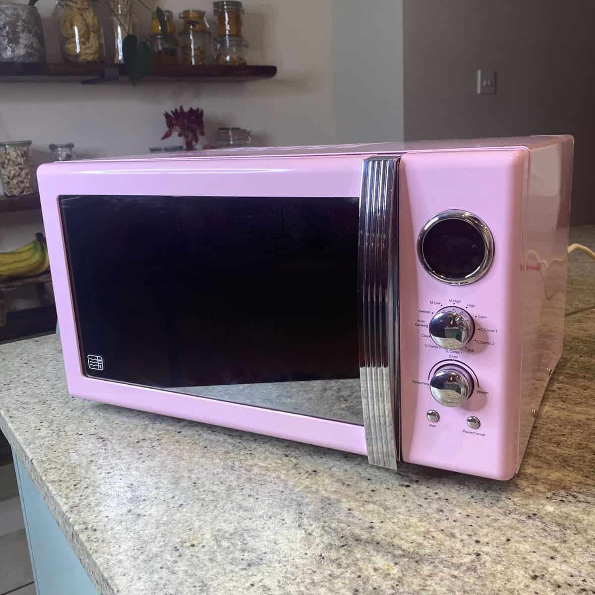 https://www.alphafoodie.com/wp-content/uploads/2021/02/how-to-clean-the-microwave-1-of-1.jpeg