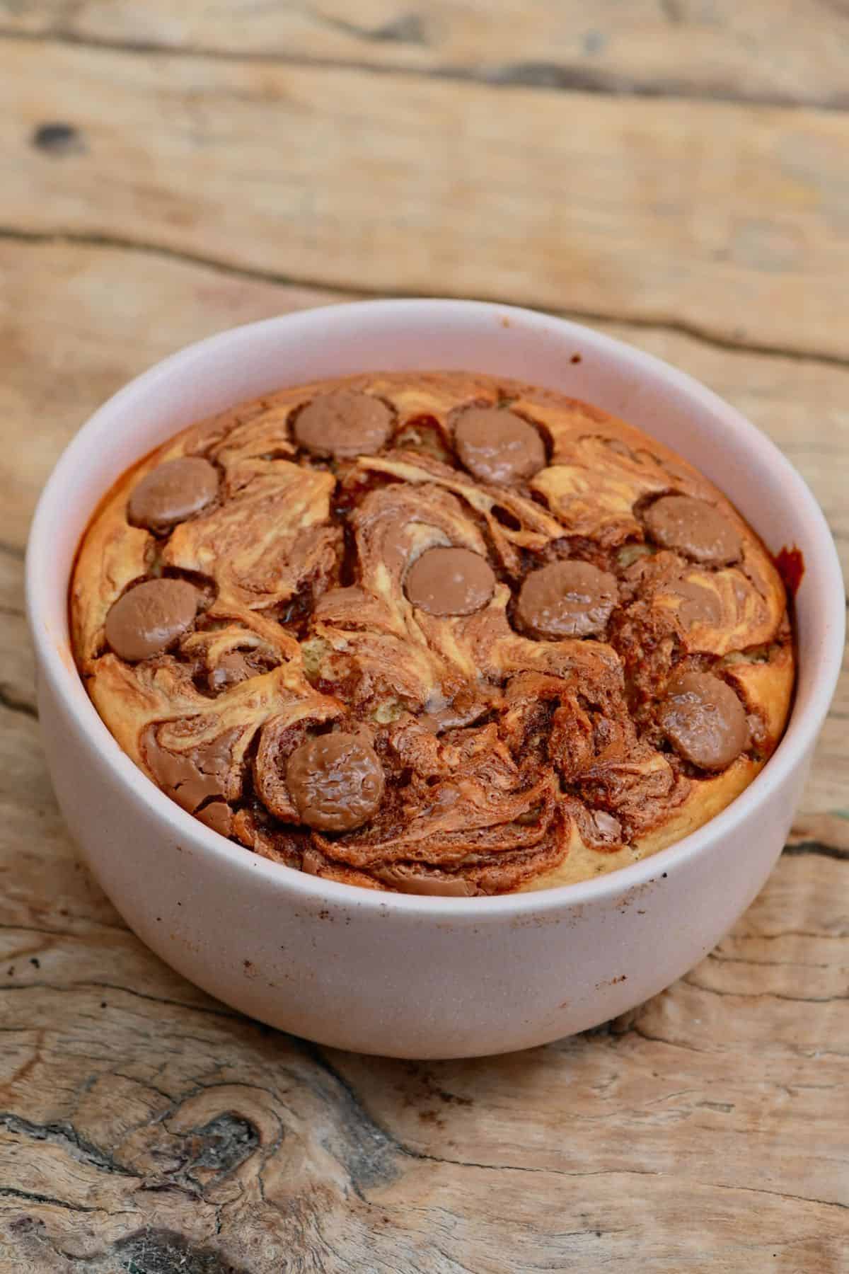 Baked oats with peanut butter and chocolate chips