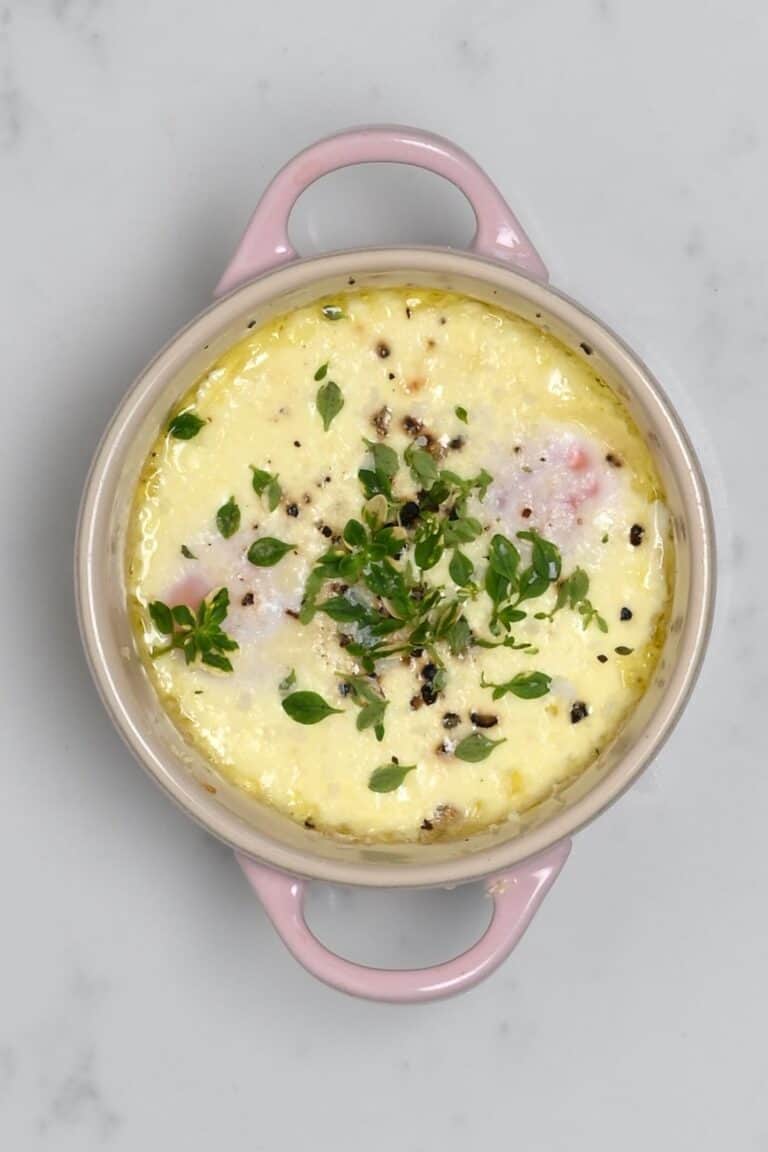 French Baked Eggs in Oven (Shirred Eggs/Oeufs Cocotte) Alphafoodie