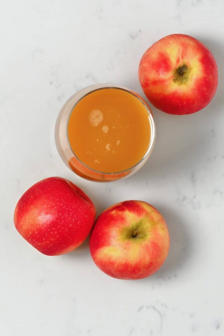 How to Make Apple Juice (With and Without Juicer)