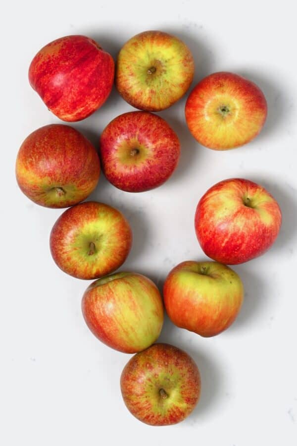 How to Make Apple Juice (With and Without Juicer)