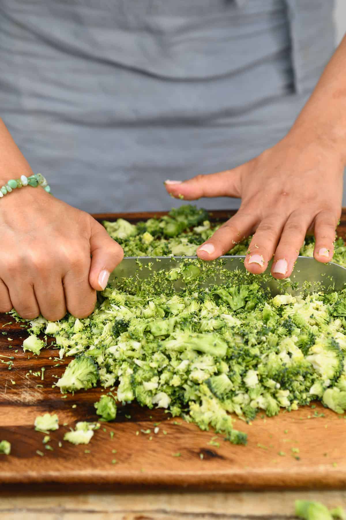 Shredding broccoli with a knife