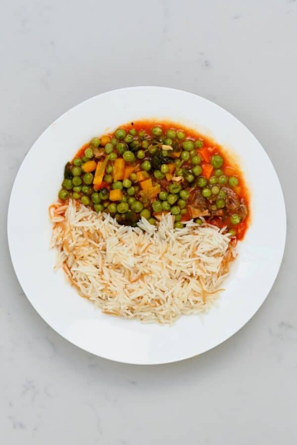 Lebanese Carrot and Pea Stew (Bazella w Riz Recipe) - Alphafoodie