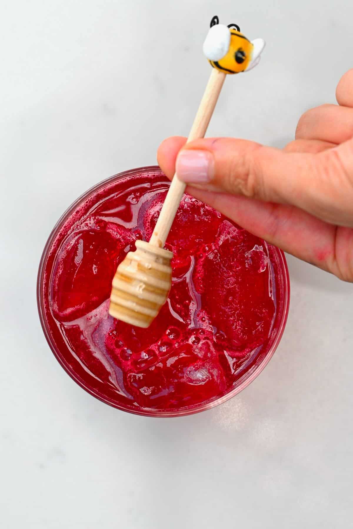 Adding honey to cranberry juice