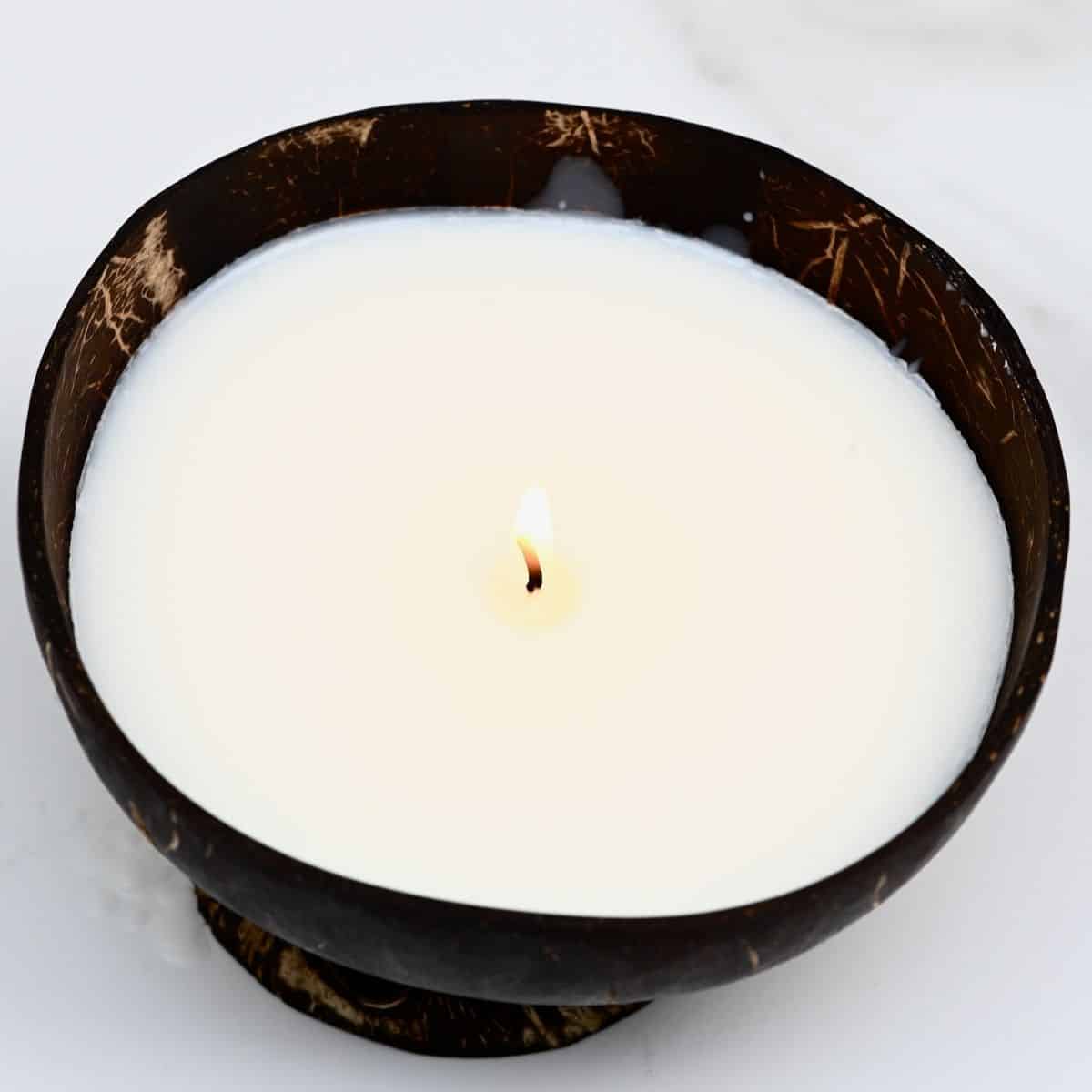 https://www.alphafoodie.com/wp-content/uploads/2021/11/How-to-make-a-candle.jpg