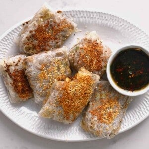 Crispy rice paper dumplings and sauce