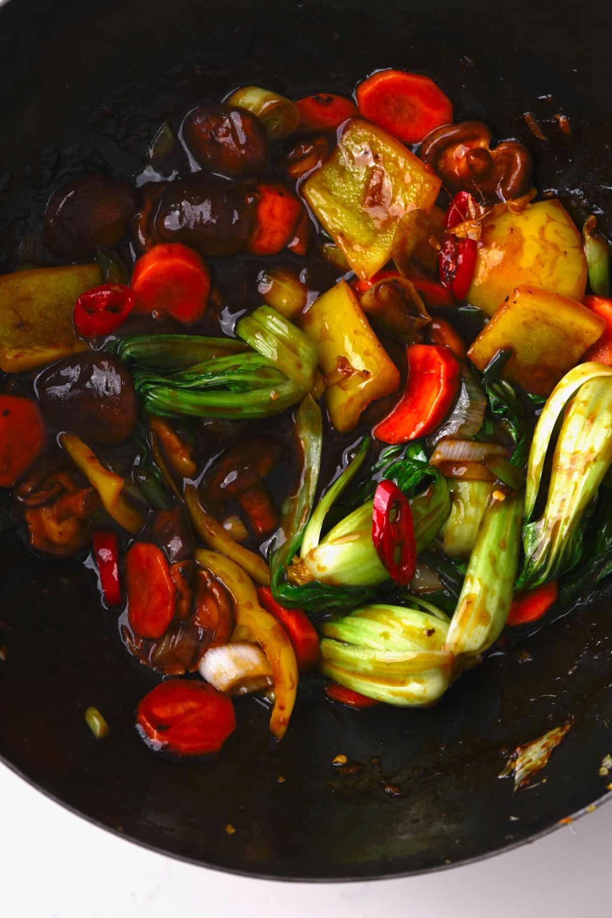 A large pan with stir fried veggies