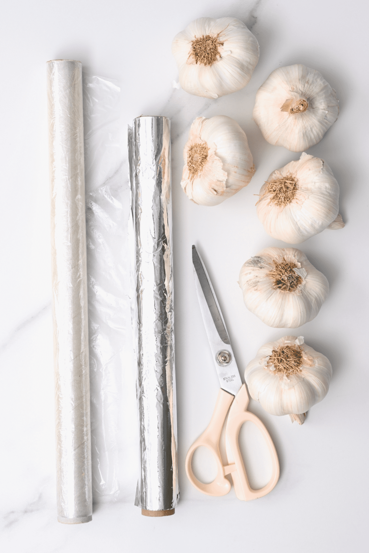 Six heads of garlic and tools to ferment them