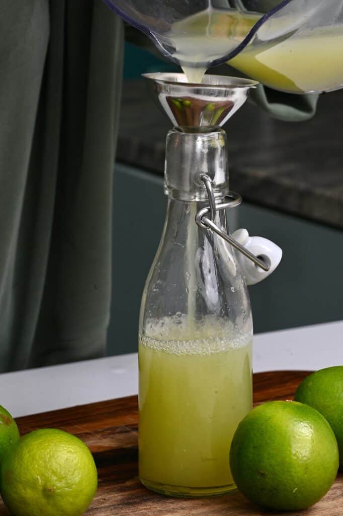 How to Juice a Lime (6 Methods With + Without Juicer + Freeze it