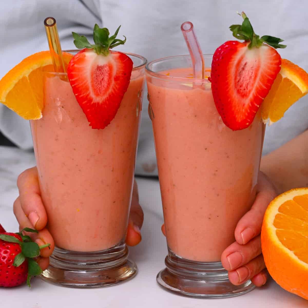 3-Ingredient Strawberry Banana Smoothie - Alphafoodie