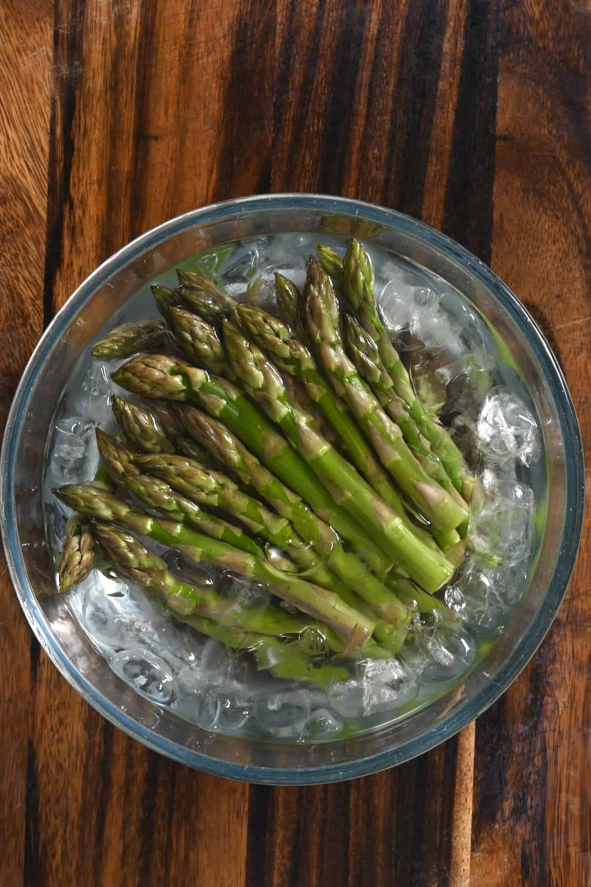 Asparagus spears placed in ice water