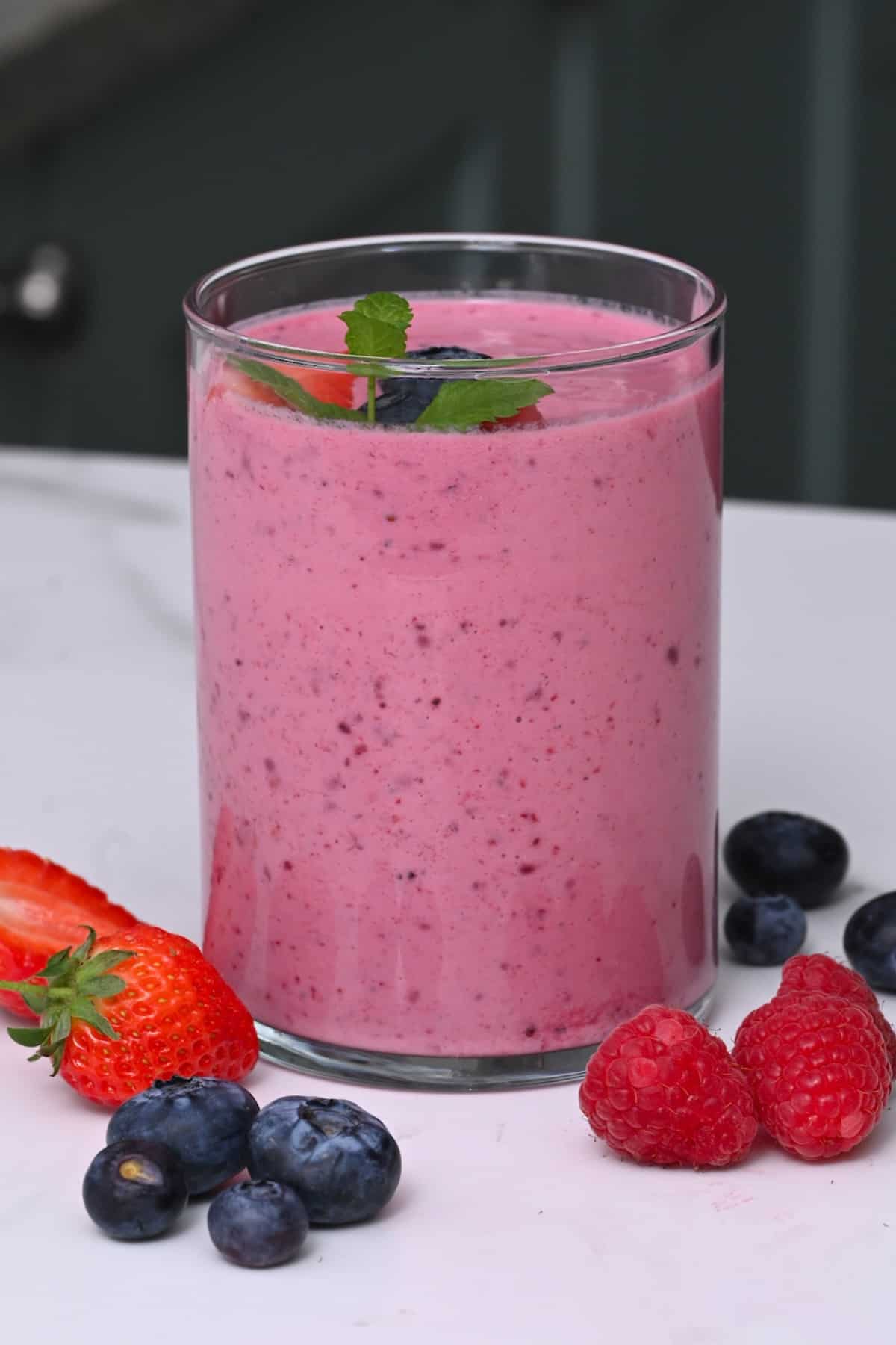 https://www.alphafoodie.com/wp-content/uploads/2022/05/Mixed-Berry-Smoothie-Main1-updated.jpeg